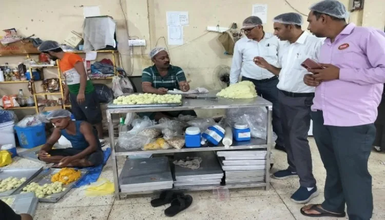 गौतमबुद्ध नगर: खाद्य सुरक्षा विभाग की कार्रवाई, मिठाइयों के लिए सैंपल