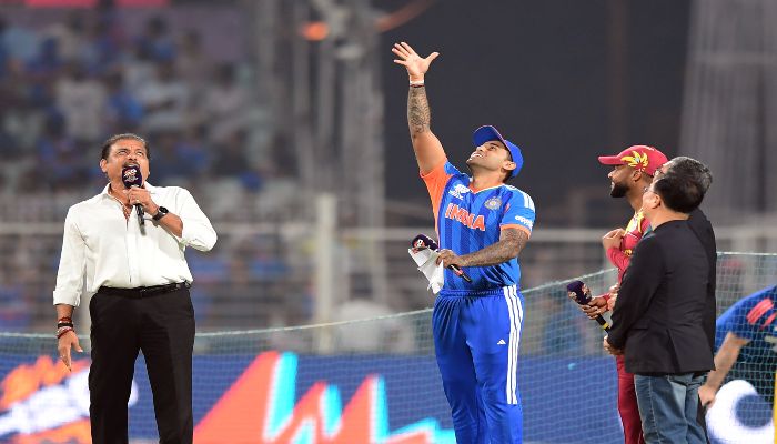 IND vs WI LIVE Score: करो या मरो मुकाबले में भारत ने टॉस जीतकर चुनी गेंदबाजी, जीतने वाली टीम को मिलेगा सेमीफाइनल का टिकट