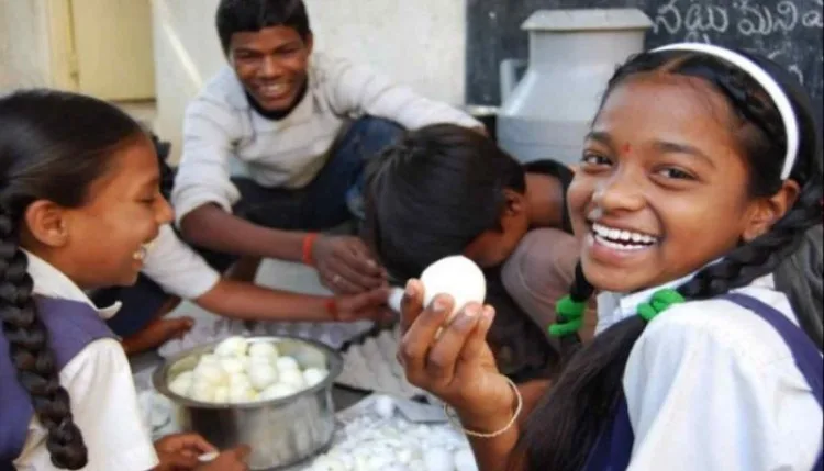 West Bengal News: कोलकाता मिड डे मील विवाद, स्कूलों के खाने से अंडा हटाने की आशंका पर सियासी घमासान, TMC ने BJP पर साधा निशाना