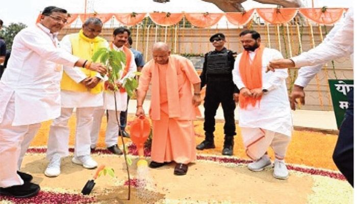 सीएम योगी ने ऐतिहासिक शख्सियतों और "वोट बैंक की राजनीति" पर कांग्रेस, सपा की आलोचना की