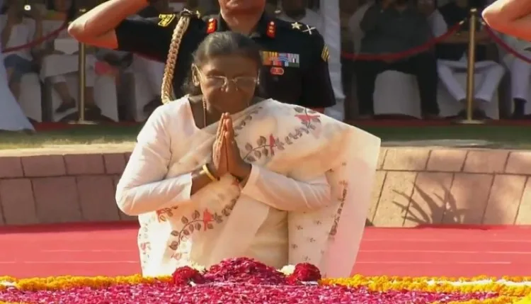 राष्ट्रपति-उपराष्ट्रपति समेत नेताओं ने महात्मा गांधी को दी श्रद्धांजलि