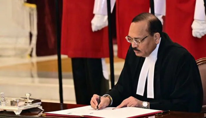 New Chief Justice of India: जस्टिस सूर्यकांत ने मुख्य न्यायाधीश के रूप में शपथ ली, बने भारत के 53वें चीफ जस्टिस