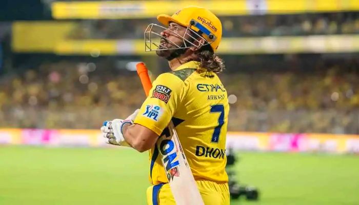 MS Dhoni: CSK फैंस के लिए बुरी खबर, चोटिल धोनी हुए बाहर, नहीं खेलेंगे IPL 2026 के शुरुआती मुकाबले