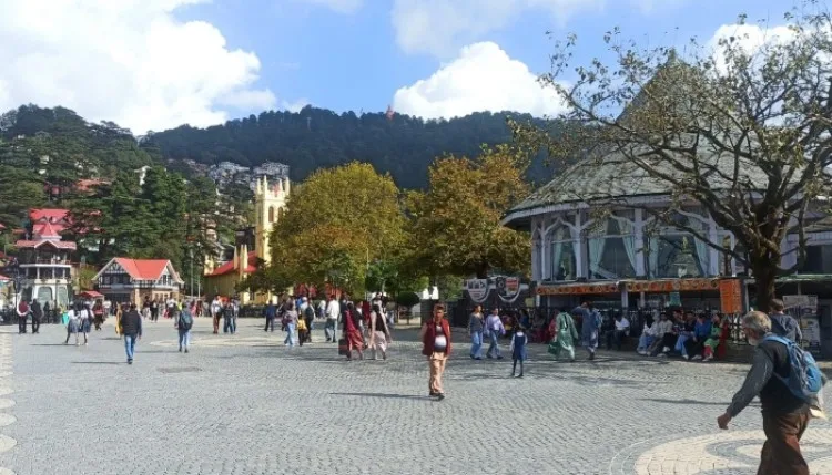 हिमाचल के पहाड़ी इलाकों में बढ़ने लगी ठंड, 10 जिलों में बारिश का अलर्ट