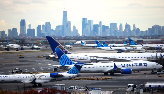 अमेरिका में हवाई सेवाओं पर भी दिखने लगा सरकारी शटडाउन का असर