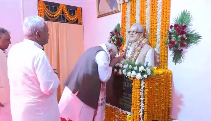 PM Modi Bihar Visit: समस्तीपुर से पीएम मोदी का चुनावी शंखनाद, जननायक कर्पूरी ठाकुर के परिजनों से भी मिले