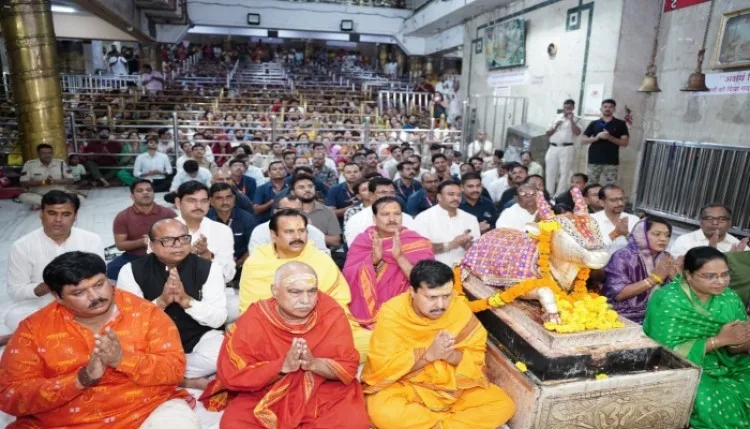 महाकाल की भस्म आरती में शामिल हुए भाजपा अध्यक्ष नितिन नवीन