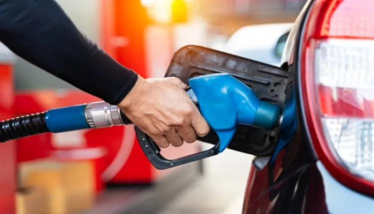 Fuel Companies Losses : जनता की जेब कटी, फिर भी तेल कंपनियों का दिवाला! पेट्रोल पर ₹6 और डीजल पर ₹19 का तगड़ा झटका, जानिए असली खेल!