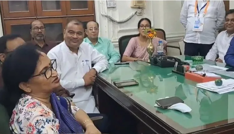 TMC के सभी पदों से इस्तीफे के बाद चंद्रिमा भट्टाचार्य ने ऋतब्रत बनर्जी गुट के नेताओं से की मुलाकात, सियासी अटकलें तेज