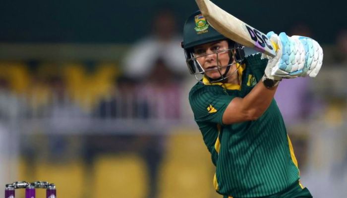 SA W vs ENG W:  दक्षिण अफ्रीका ने सेमीफाइनल में इंग्लैंड को दिया 320 रन का टारगेट, लौरा का धमाकेदार शतक