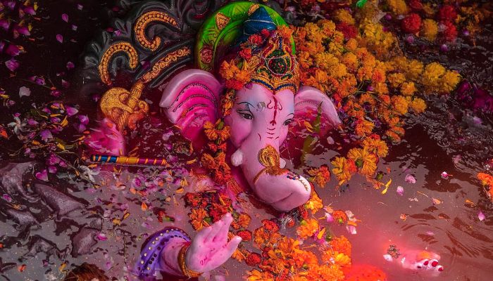 Anant Chaturdashi 2025 : अनंत चतुर्दशी के दिन करें बप्पा का विसर्जन... साल भर बरसेगी कृपा... जानिए शुभ मुहूर्त और विधि
