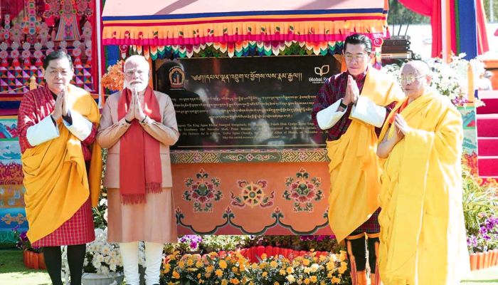 PM Modi Bhutan Visit: पीएम मोदी ने भूटान के चौथे नरेश से की मुलाकात, विश्व शांति प्रार्थना महोत्सव में हुए शामिल