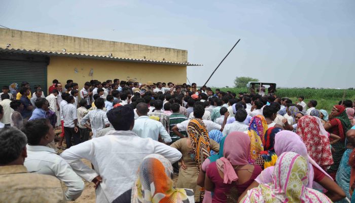 Jharkhand: कबरीबाद कोयला खदान में मजदूर की हत्या के बाद बवाल, ग्रामीणों और पुलिस में झड़प