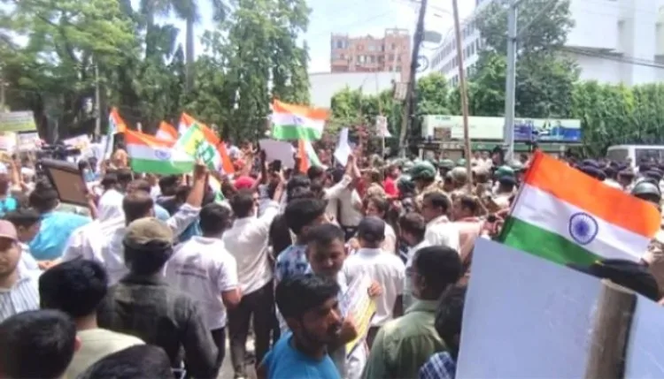 BPSC धांधली के खिलाफ पटना में प्रदर्शन, राजभवन मार्च के दौरान झड़प