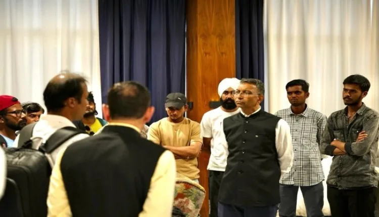 ओमान में समुद्री हमले के बाद वतन लौटेंगे 21 भारतीय नाविक, राजदूत प्रशांत पिसे ने दी शुभकामनाएं