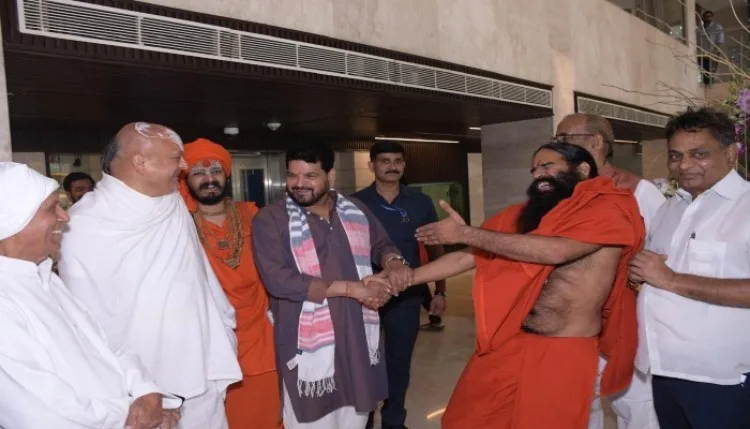 बाबा रामदेव और बृजभूषण शरण सिंह में सुलह, दोनों ने दी सफाई