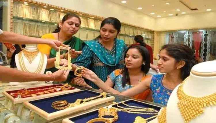 सोना चमका, चांदी 2.40 लाख के पार; निवेशकों में बढ़ी खरीदारी