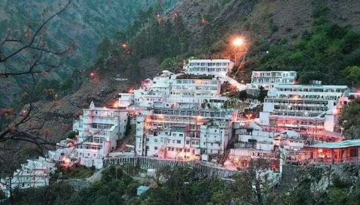 Vaishno Devi : नवरात्रि से पहले भक्तों को बड़ा झटका, 14 सितंबर से शुरू होने वाली माता वैष्णो देवी का यात्रा पर लगी रोक