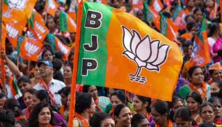 BJP में टिकट बंटवारे पर घमासान, दो मंडल अध्यक्षों ने दिया इस्तीफा