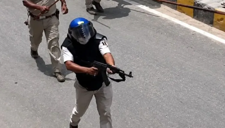 सिवान में AK-47 से फायरिंग करने वाला पुलिसकर्मी निलंबित, वायरल वीडियो के बाद हुई कार्रवाई