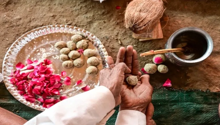 पितृ पक्ष पर UP के इन स्थानों पर भी कर सकते हैं पिंडदान, जानें महत्व