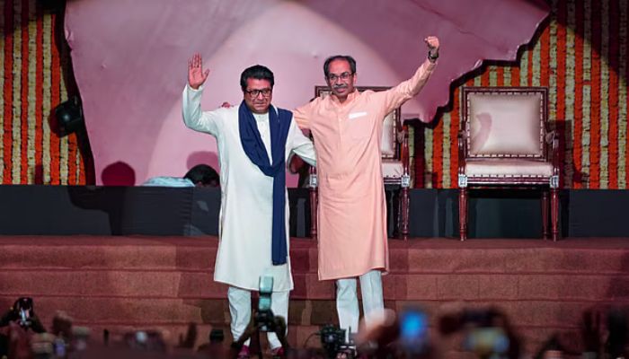 Raj-Uddhav Thackeray : दो दशक बाद एक मंच पर राज और उद्धव ठाकरे, गर्मजोशी से एक दूसरे को लगाया गले