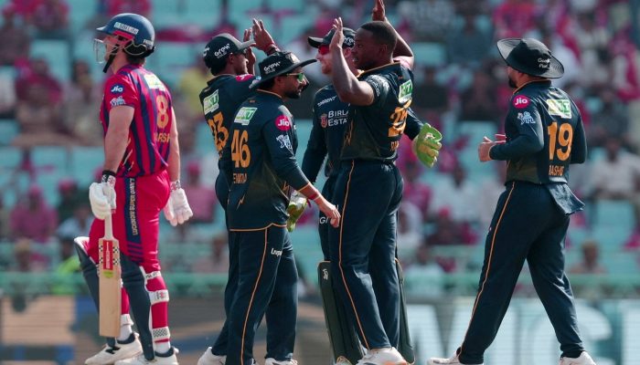 LSG vs GT Live Score: लखनऊ सुपर जायंट्स ने गुजरात के सामने रखी 164 रनों चुनौती, प्रसिद्ध कृष्णा ने झटके चार विकेट