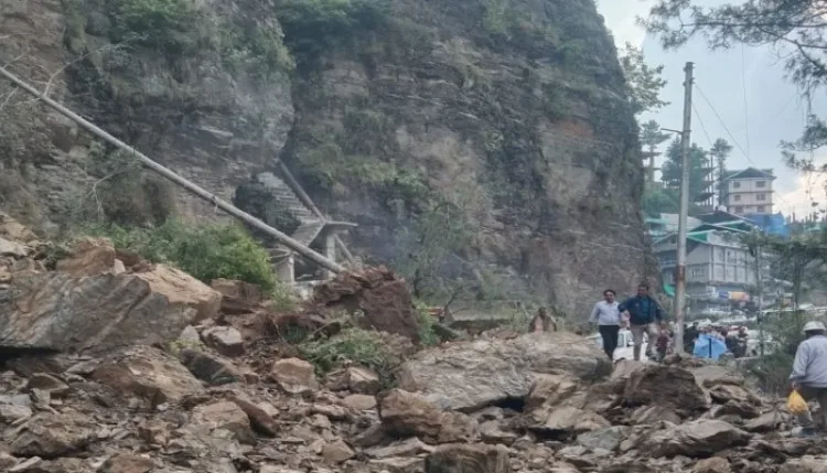 हिमाचल में मॉनसून से पहले आंधी-बारिश का अलर्ट, शिमला में भारी भूस्खलन, ढली-संजौली बाईपास बंद