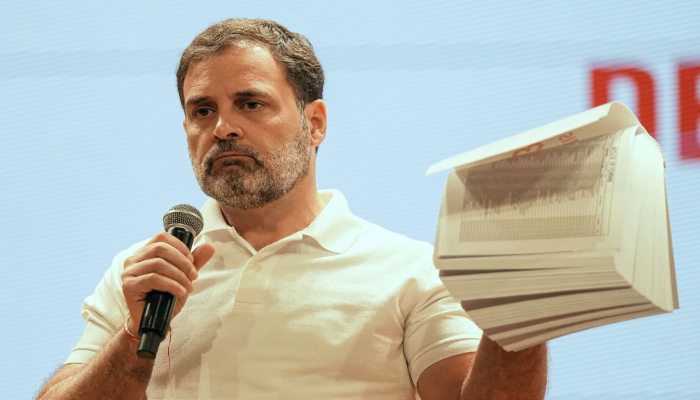 Rahul Gandhi ने चुनाव आयोग के खिलाफ खोला मोर्चा,  मिस कॉल और वेबसाइट से करें 'वोट चोरी' की शिकायत'