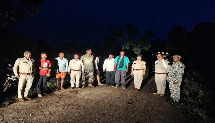 झारखंड से भटके दस हाथी, ग्रामीणों में खौफ, सतर्कता की हो रही मुनादी