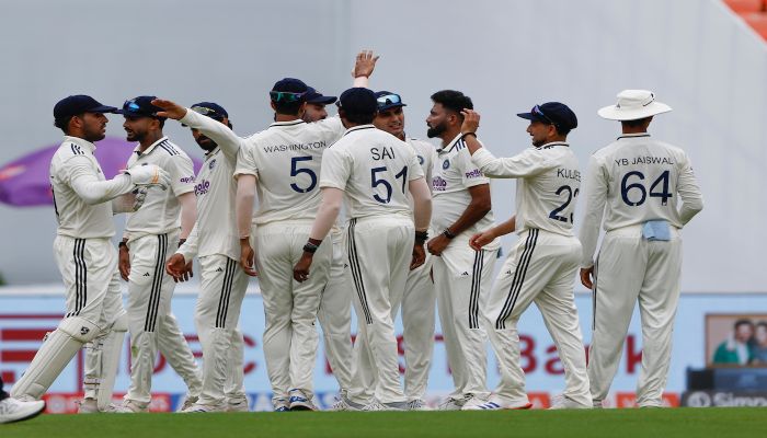 West Indies vs India: 162 रनों पर सिमटी वेस्टइंडीज की पहली पारी, 50 ओवर भी नहीं खेल पाई, सिराज ने झटके चार विकेट