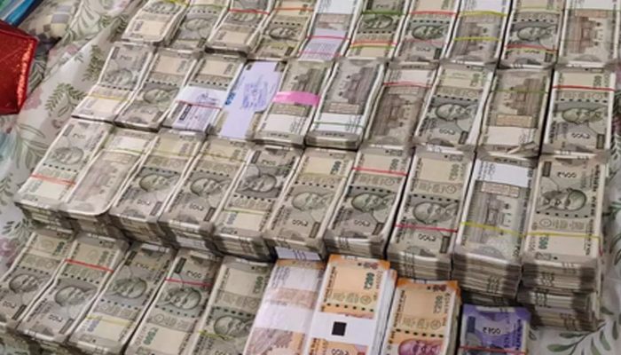 तेलंगाना में बिजली अधिकारी के ठिकानों पर एसीबी का छापा, 2 करोड़ रुपये जब्त