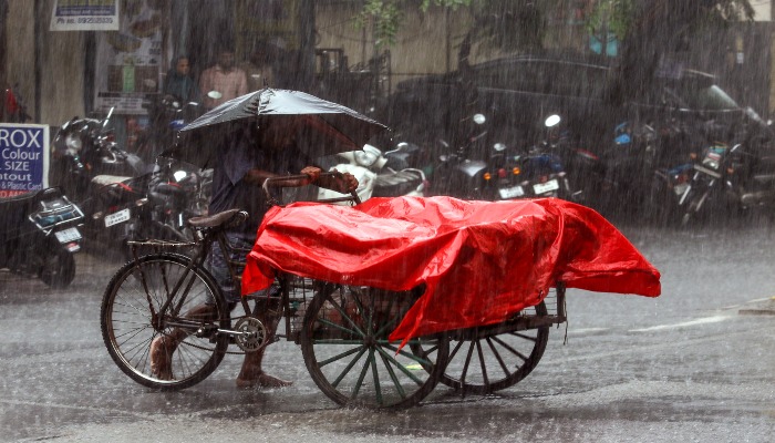तमिलनाडु के 11 जिलों में भारी बारिश का अलर्ट, IMD ने जारी की चेतावनी