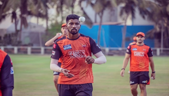 IPL 2026: केकेआर की गेंदबाजी में बड़ा बदलाव, चोटिल आकाश दीप की जगह लेंगे विदर्भ के सौरभ दुबे