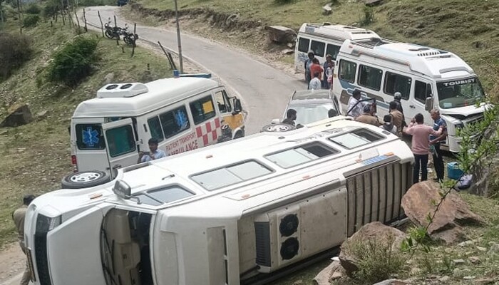 अष्टम पर्वत यात्रा पर जा रहा वाहन पलटा, आठ श्रद्धालुओं की मौत