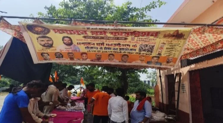 शाहजहांपुर: सनातन धर्म फाउंडेशन के भंडारे में उमड़ा जनसैलाब, हजारों कांवड़ियों ने किया प्रसाद ग्रहण
