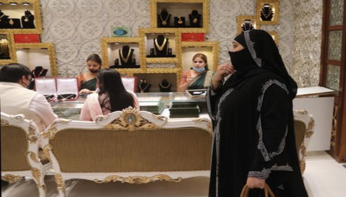 UP: सर्राफा व्यापारियों का बड़ा फैसला, बुर्का हटाए बिना नहीं देंगे जेवर