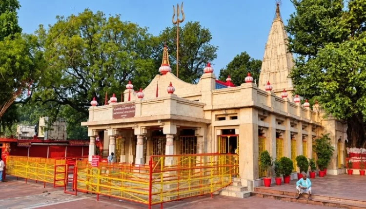 UP में धार्मिक पर्यटन को बढ़ावा, 19 जिलों में मंदिरों का कायाकल्प