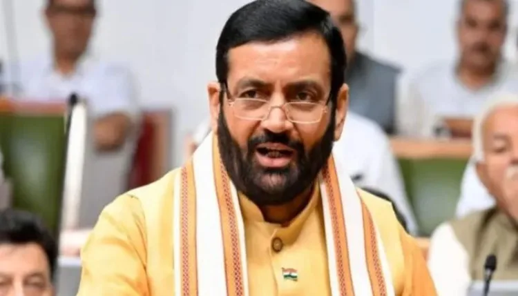 गुरुग्राम में सीएम के काफिले में व्यवधान, प्रदर्शनकारियों ने काले झंडे दिखाए