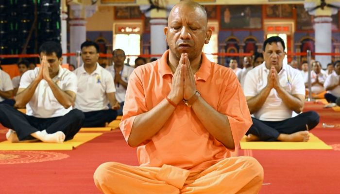 International Yoga Day 2025: योगी सरकार की अनूठी पहल, वृद्धाश्रमों और विद्यालयों में गूंजे योग के मंत्र