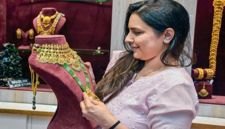 सोना चमका, चांदी फिसली; अब अमेरिकी महंगाई डेटा पर टिकी बाजार की नजर