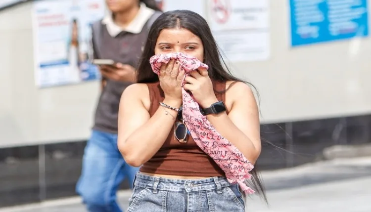 Delhi-NCR Weather: हल्की और छिटपुट बारिश के बीच बढ़ेगा तापमान, 6 दिन तक गर्मी से नहीं मिलेगी राहत
