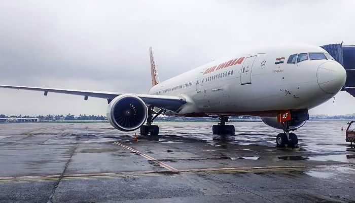 Air India Plane Fire: हांगकांग से दिल्ली आ रहे एयर इंडिया के विमान में लगी आग, मची अफरातफरी