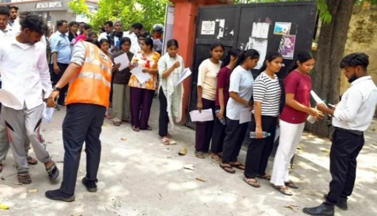 Neet Paper Leak Controversy: नीट यूजी री-एग्जाम पर फिर मचा बवाल, छात्रों ने लगाया पेपर लीक का आरोप; NTA ने बताया अफवाह