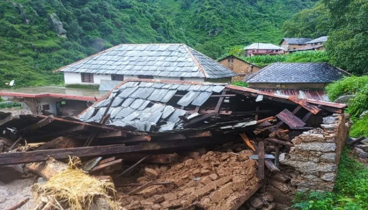 हिमाचल के कांगड़ा में बादल फटा, कई मकान क्षतिग्रस्त, 28 जुलाई तक भारी बारिश की चेतावनी