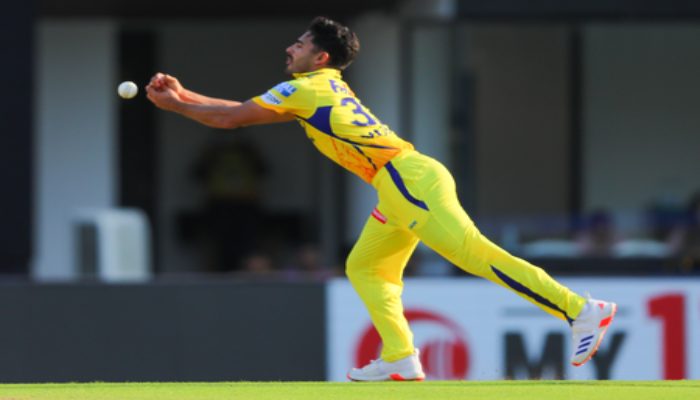 IPL 2026 के बीच चेन्नई के तेज गेंदबाज पर टूटा दुखों का पहाड़, मां का हुआ निधन