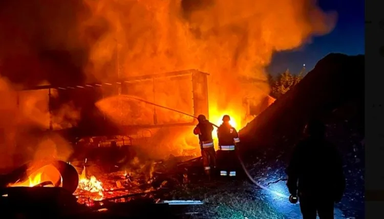 Russia Ukraine War: रूस ने बैलिस्टिक मिसाइलों, ड्रोन से यूक्रेन में मचाई तबाही, कीव समेत कई शहरों में रिहायशी इमारतों और बुनियादी ढांचों को बनाया न‍िशाना