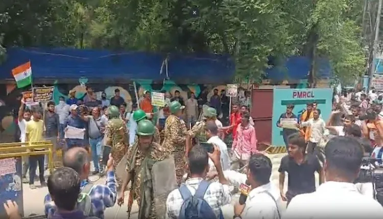 पटना में छात्रों का आंदोलन तेज, लोक भवन मार्च की कोशिश