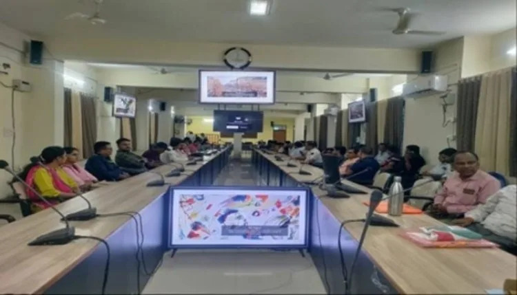 दतिया उपचुनाव की तैयारियां तेज, पोलिंग टीमों को दी गई ट्रेनिंग, फ्लैग मार्च और SVEEP अभियान जारी