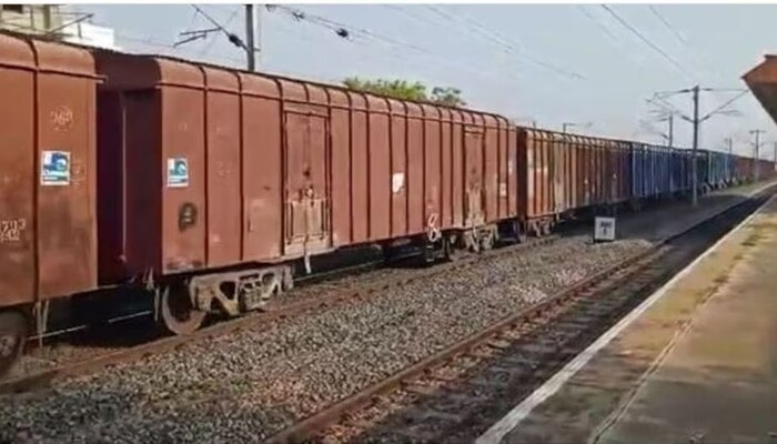 मालगाड़ी की चपेट में आने से एनसीएल कर्मी के दोनों पैर कटे, वाराणसी रेफर